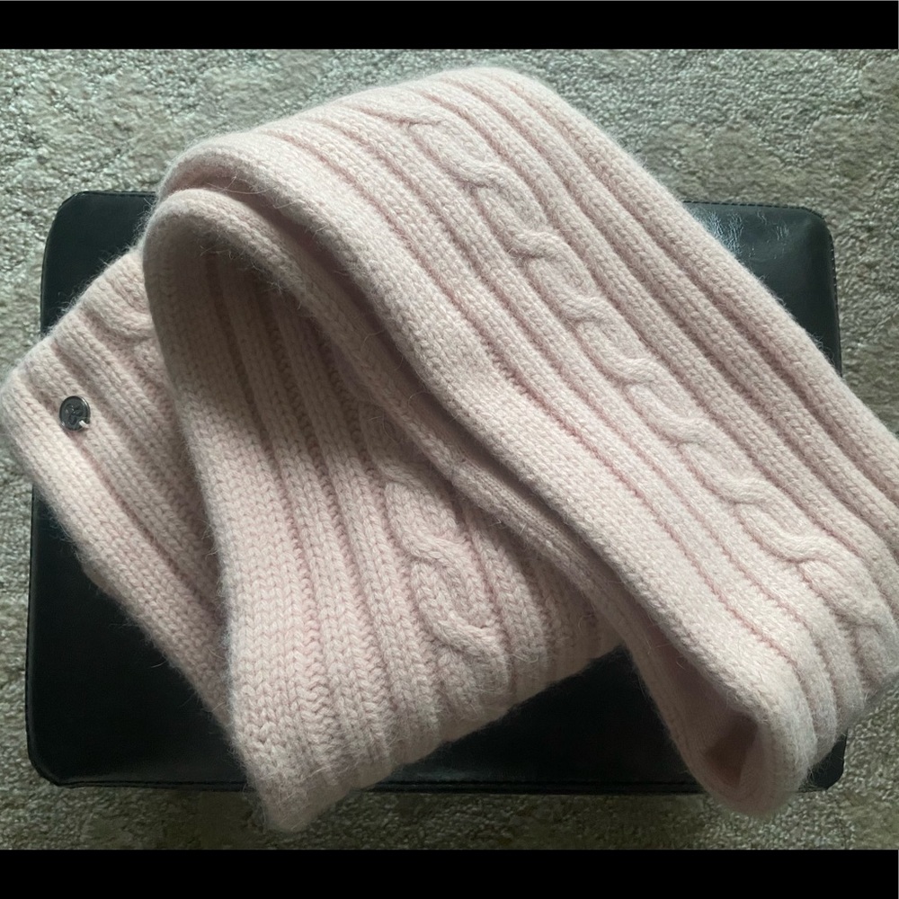 Aritzia TNA Scarf